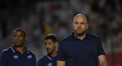 Jadson Viera, junto a Ribair Rodríguez y Diego Martiñones