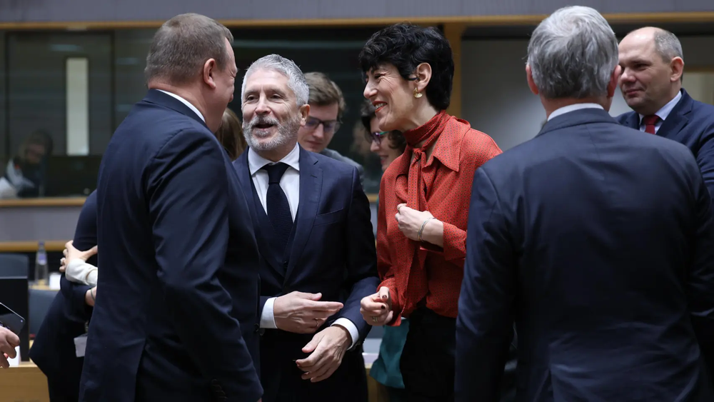 El ministro del Interior, Fernando Grande-Marlaska, y la ministra de Migraciones, Elma Saiz, en la reuni&oacute;n en Bruselas.&nbsp;