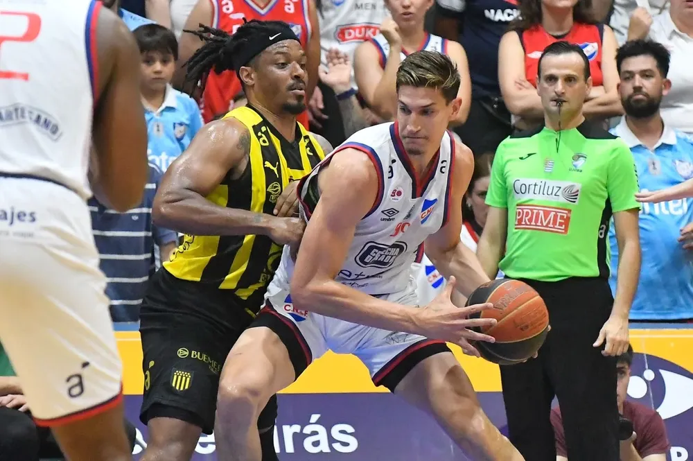 Shaquille y Giorgetti en el clásico de diciembre