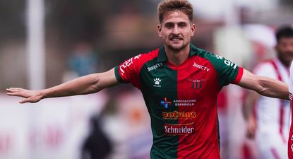 Bruno Damiani celebra su gol de penal para Boston River ante River Plate