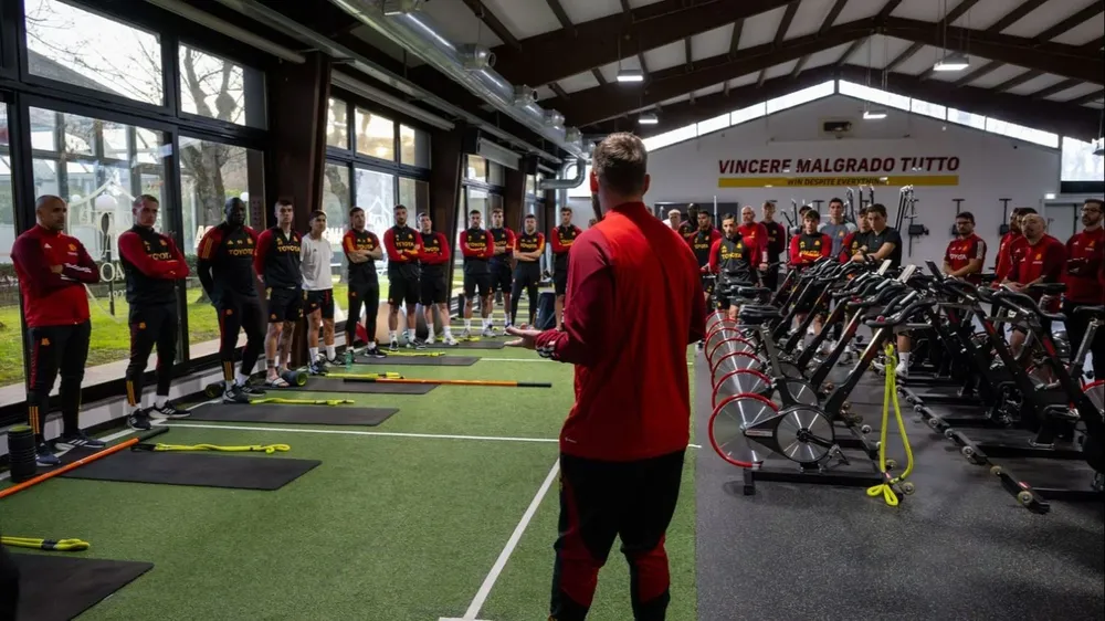 Daniele De Rossi, nuevo DT de Roma, tiene en su staff al uruguayo Guillermo Giacomazzi