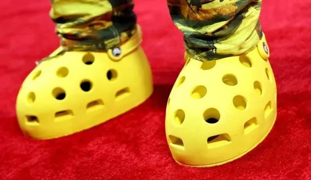 Zapatos gigantes: la llamativa tendencia que se apoderó de las pasarelas en 2023