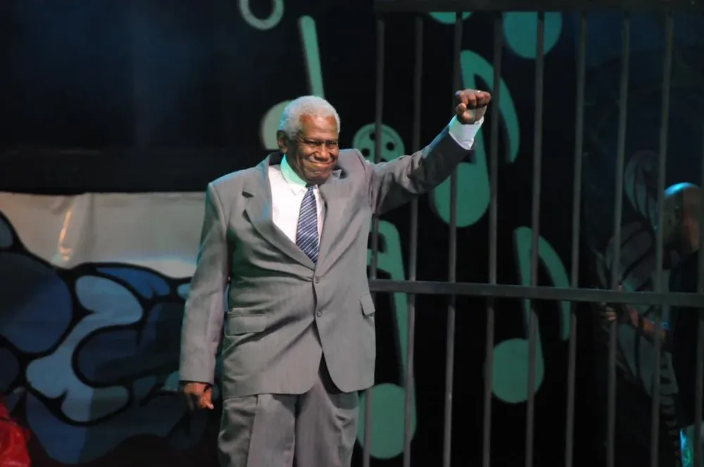 César Pintos durante su interpretación de Mandela