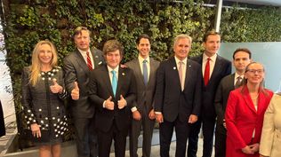 Javier Milei, Karina Milei y el canciller Pablo Quirno, junto a la delegación de los Estados Unidos encabezada por el subsecretario de Estado, Christopher Landau, en la asunción presidencial de Bolivia
