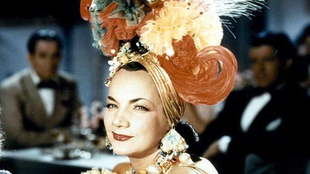 Carmen Miranda en película "A La Habana me voy", 1941, con uno de sus atuendos típicos.