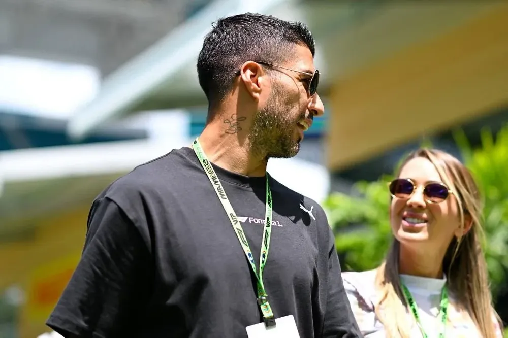 Luis Suárez y Sofía Balbi en el GP de Miami