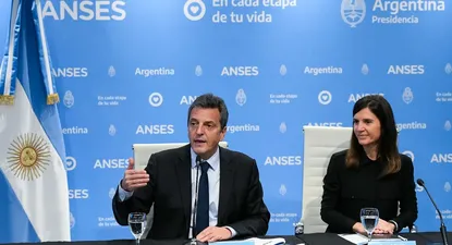 Sergio Massa junto a Fernanda Raverta