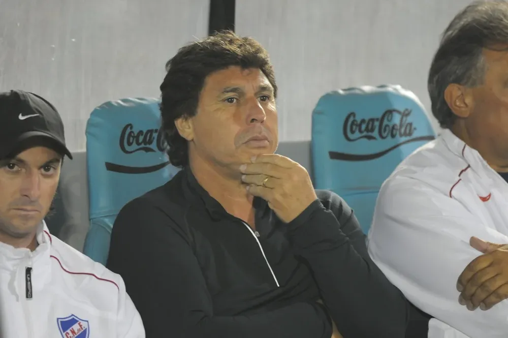 Laterales, uno de los dilemas del entrenador tricolor