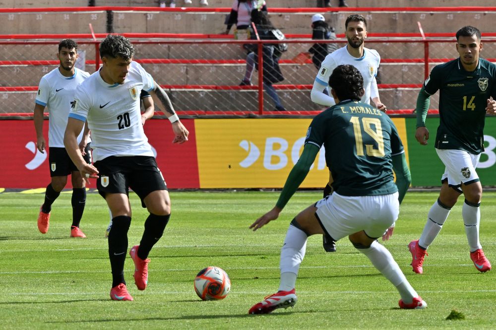 Maximiliano Araújo de Uruguay ante Efraín Morales de Bolivia por Eliminatorias