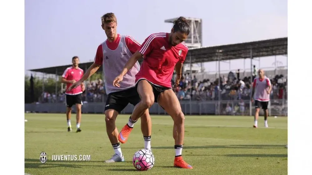 Cáceres entrenando en Juventus