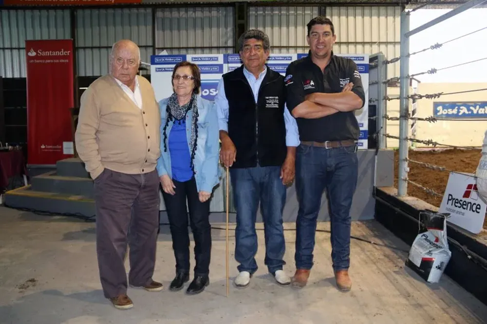 Abayubá Valdez con los principales de la cabaña este sábado en Don Tito