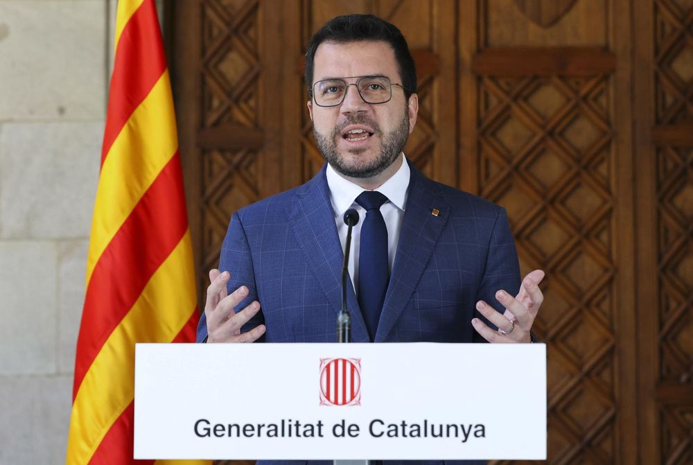 El presidente de la Generalitat de Cataluña en funciones, Pere Aragonès, durante la declaración institucional realizada esta tarde con motivo de la aprobación hoy el Congreso de los Diputados de la ley de amnistia. EFE/ Rubén Moreno/Generalitat&nbsp;