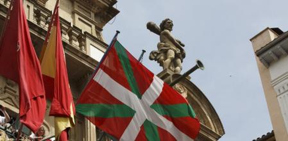 Banderas de España y del País Vasco