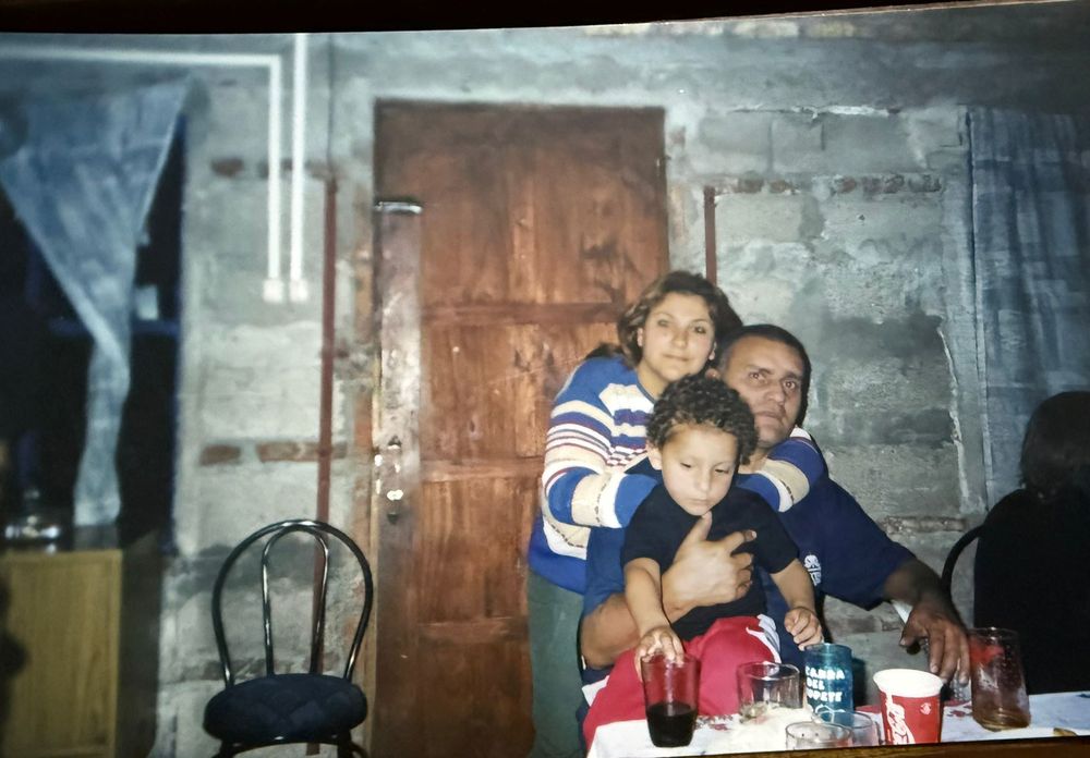 Sebastián Cáceres junto a sus padres, Silvyk y Wilmar Sebastián Cáceres junto a sus padres, Silvyk y Wilmar