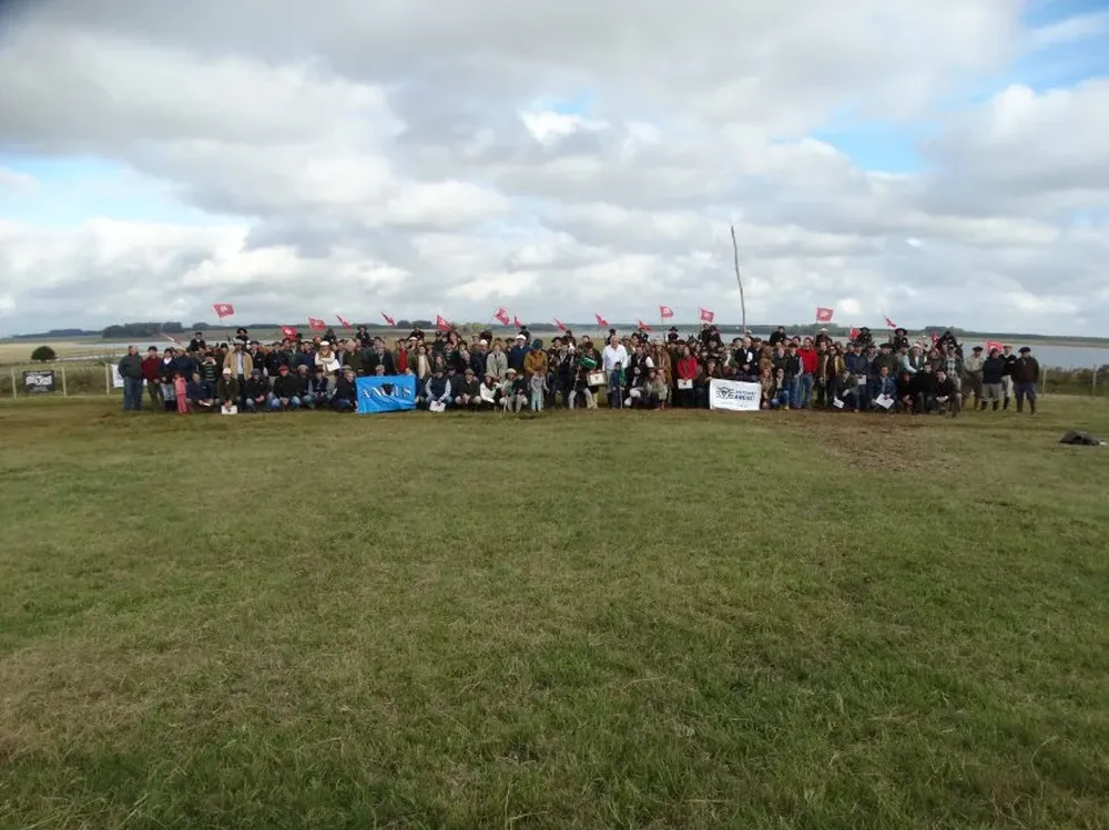 La clásica postal de los participantes de la gira, aquí en la estancia Caraguatá.