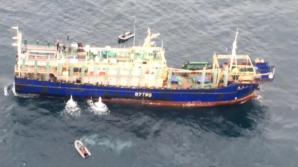 Armada detuvo a buque chino por pesca ilegal tras persecución cerca de Punta del Este