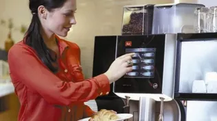 Cuánto cuesta salir a fumar, tomar café y otras distracciones en horario laboral