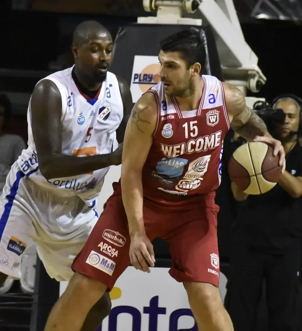 Callistus Eziukwu y Esteban Batista, lucha de titanes