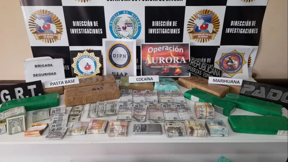La operación Aurora derivó en 16 allanamientos, 17 detenciones y la incautación de drogas y dinero
