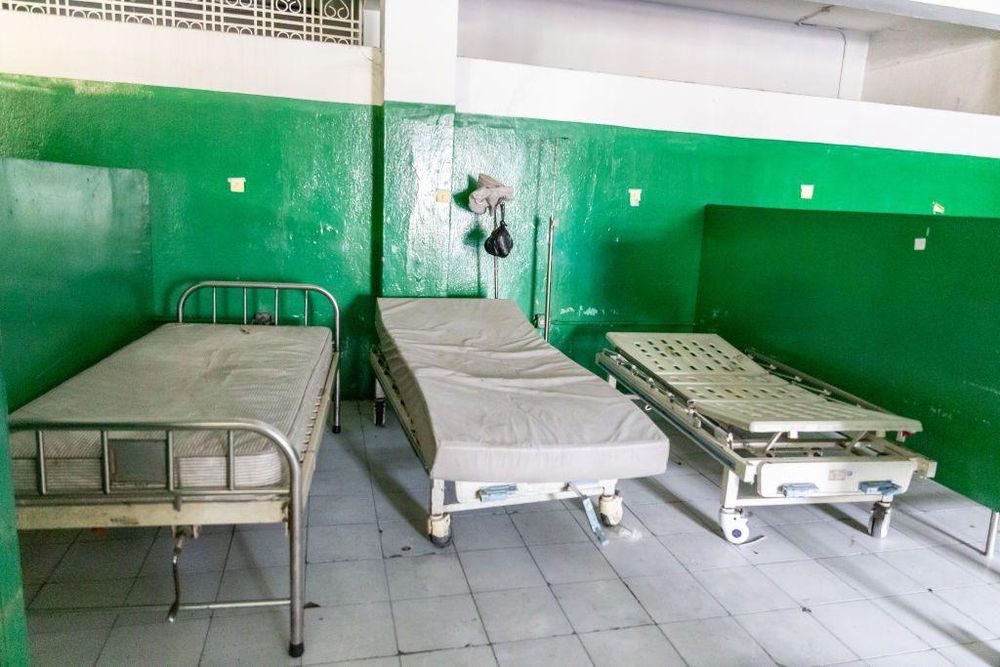 Las salas del hospital general de Puerto Príncipe se vieron vacías.