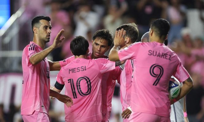 Festejo de Messi y sus compañeros