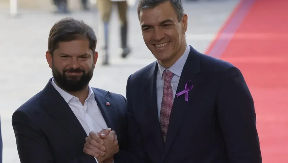 El presidente español, Pedro Sánchez, junto al presidente chileno, Gabriel Boric, durante su visita oficial al país sudamericano