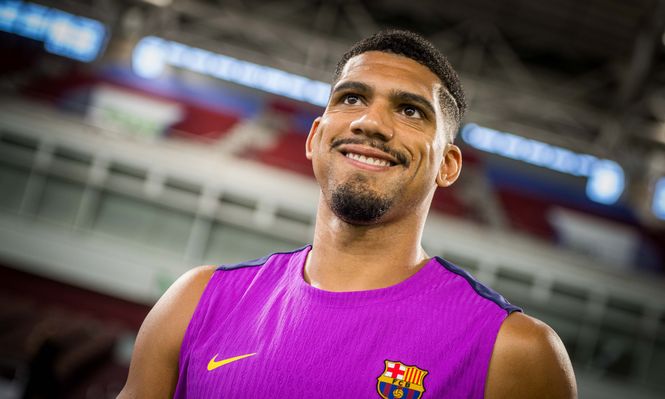 Ronald Araujo en la gira de Barcelona en Corea del Sur