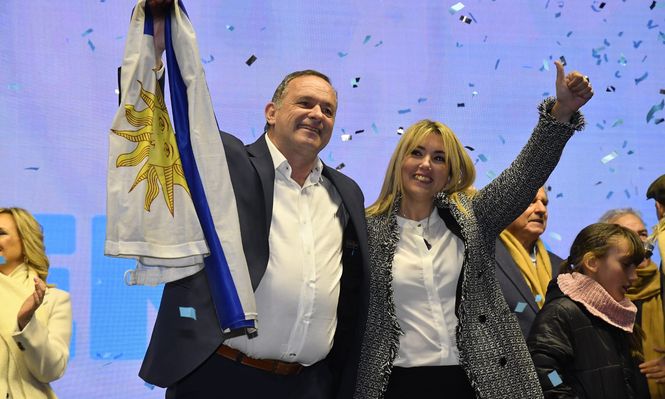 Álvaro Delgado y Valeria Ripoll en la noche del domingo 30 de junio, después de las elecciones internas 2024