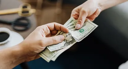 El dólar terminó enero con descenso de 3,5%