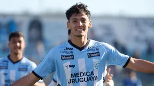 Enzo Larrosa celebra uno de sus goles con Cerro Enzo Larrosa celebra uno de sus goles con Cerro