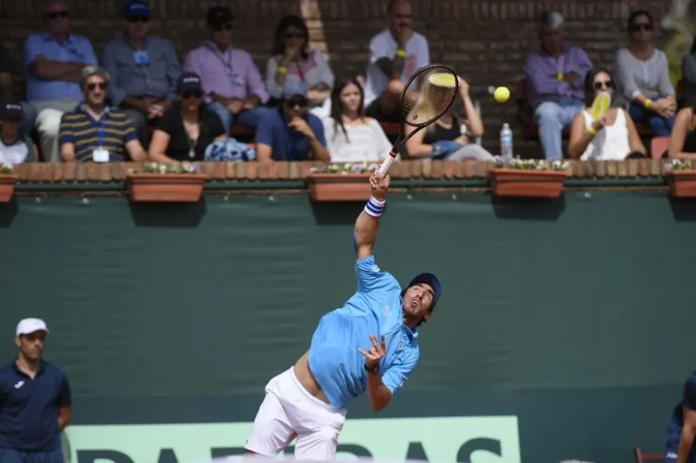 Saque de Pablo Cuevas