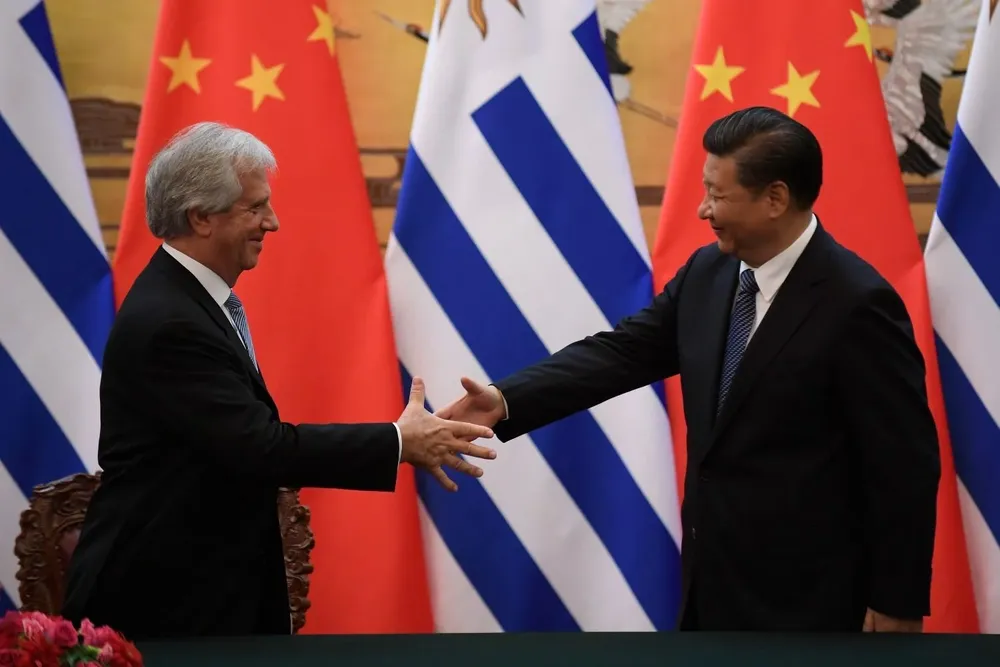 El expresidente Tabaré Vázquez se había reunido en 2016 con el primer mandatario chino, Xi Jinping, con la idea de poder concretar un TLC entre ambos países