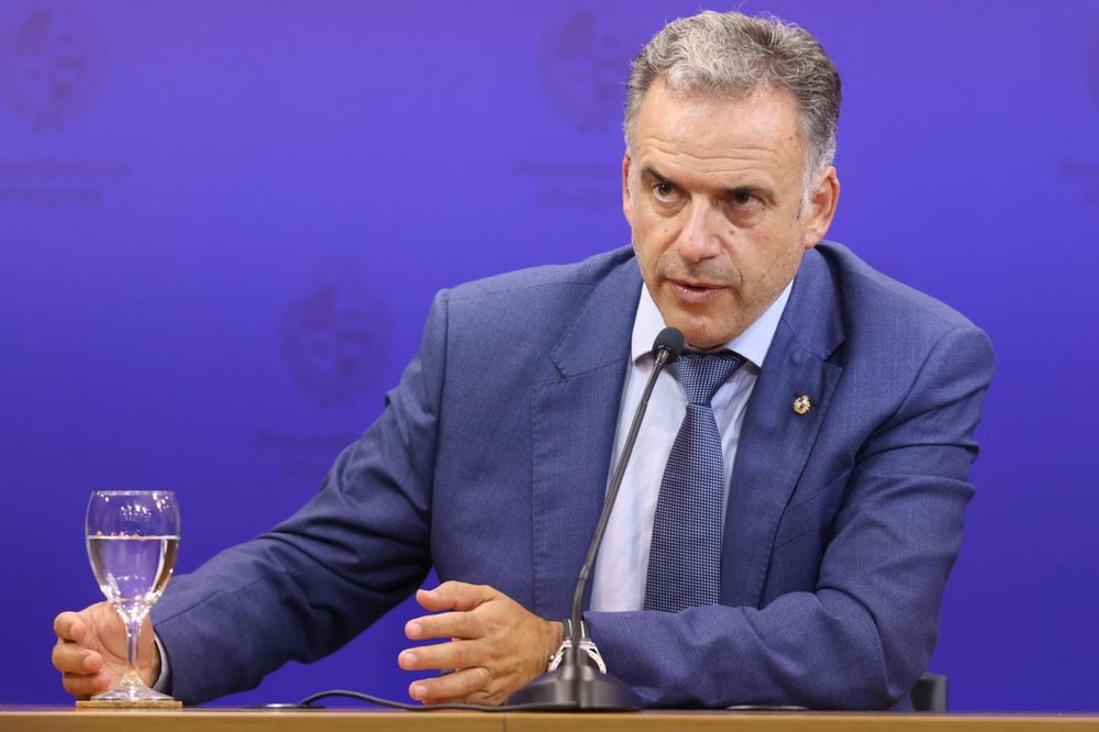 Yamandú Orsi en conferencia de prensa para anunciar medidas para mejorar la competitividad el martes 17 de marzo de 2026 en Torre Ejecutiva