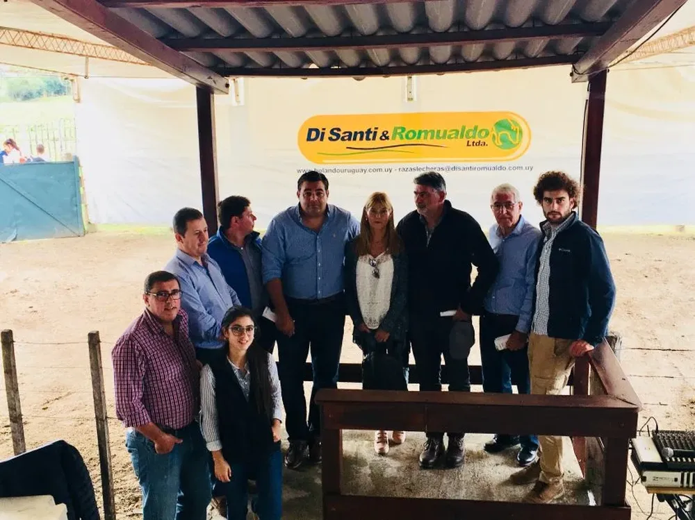 Integrantes de la cabaña y del escritorio rematador en el local Cardal