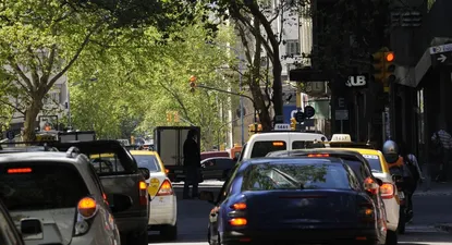 La venta de vehículos 0 km encadenó nueve meses de caída