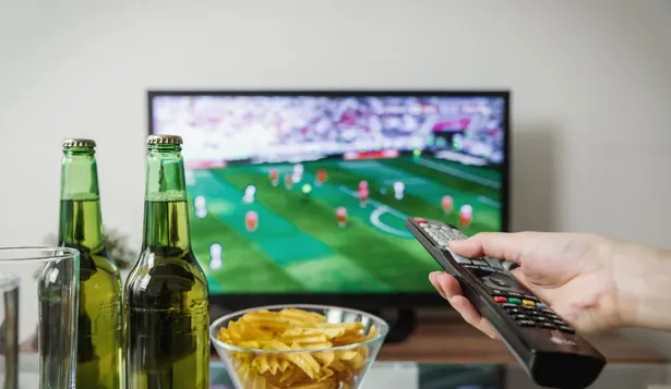 Partido de fútbol transmitido por los cables