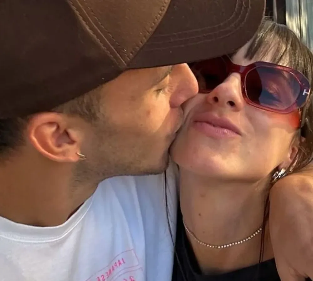 El beso de Felipe Carballo y Soledad Ramírez