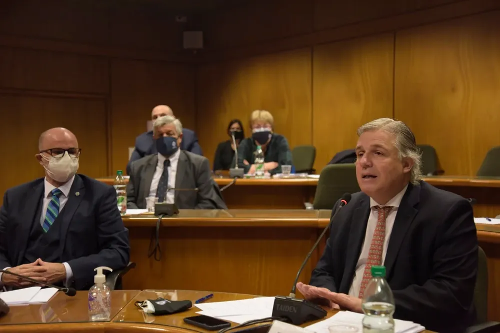 Francisco Bustillo en el Parlamento