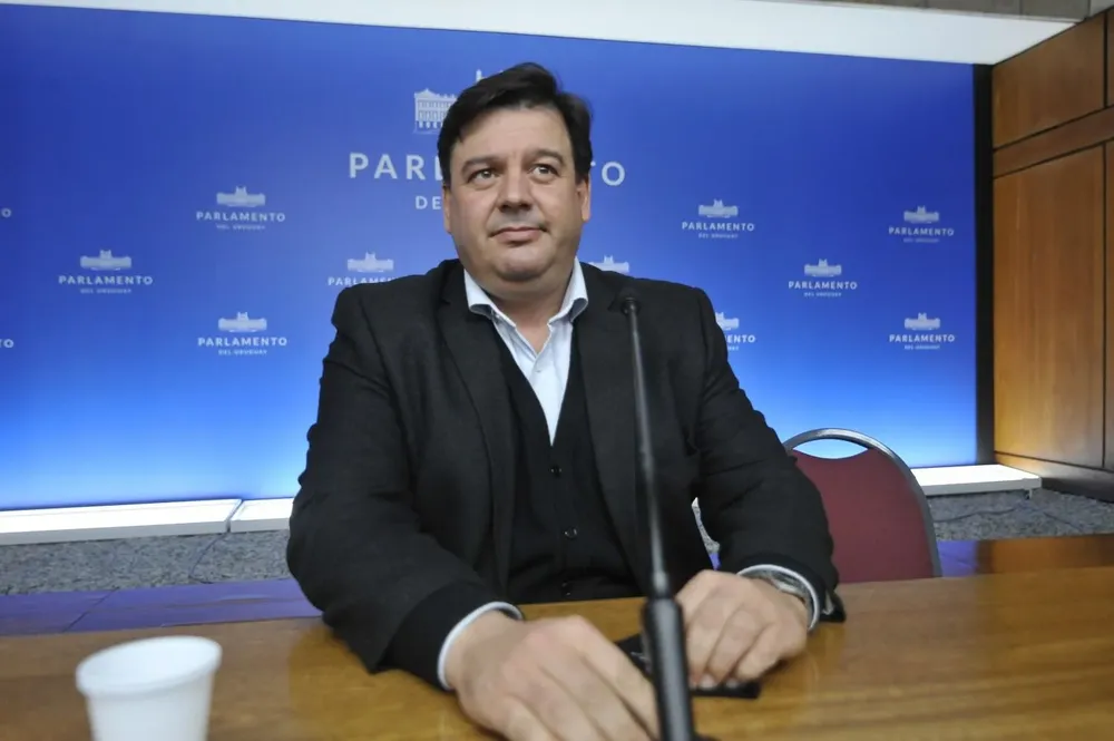 El ministro de Ambiente, Adrián Peña, dijo que aún “hay estudios y cuentas para hacer