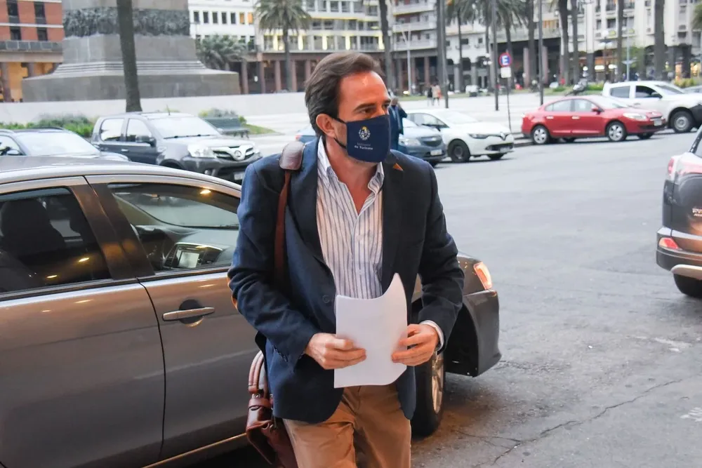 El ministro de Turismo, Germán Cardoso, llega a una reunión del Consejo de Ministros. Foto archivo.