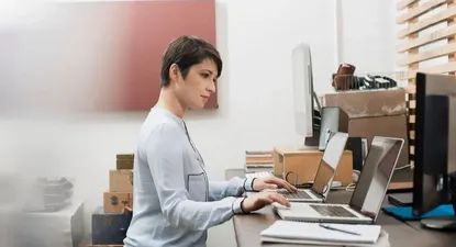 El sobreempleo implica tener dos trabajos simultáneos a tiempo completo