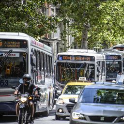 ¿Por qué me cuesta tanto llegar? El transporte público de Montevideo va un 7% más lento que hace siete años