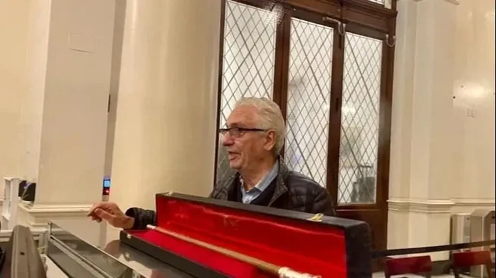 Pallarols entregando el bastón presidencial