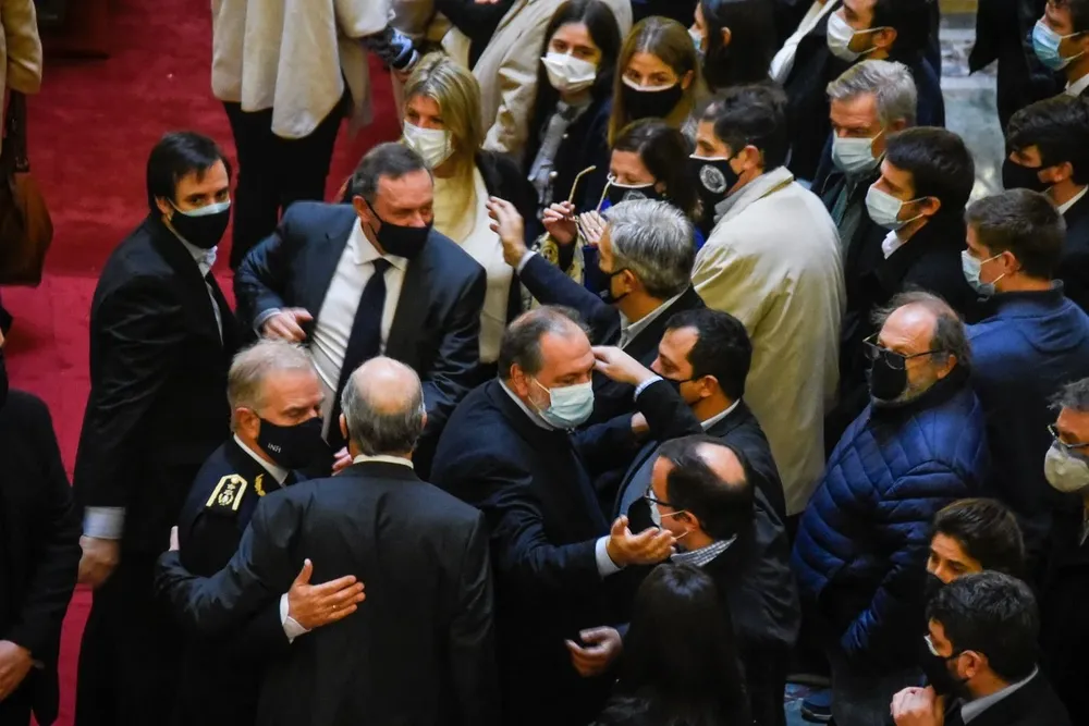 MSP multó al Palacio Legislativo por incumplir los protocolos sanitarios durante el velorio de Larrañaga