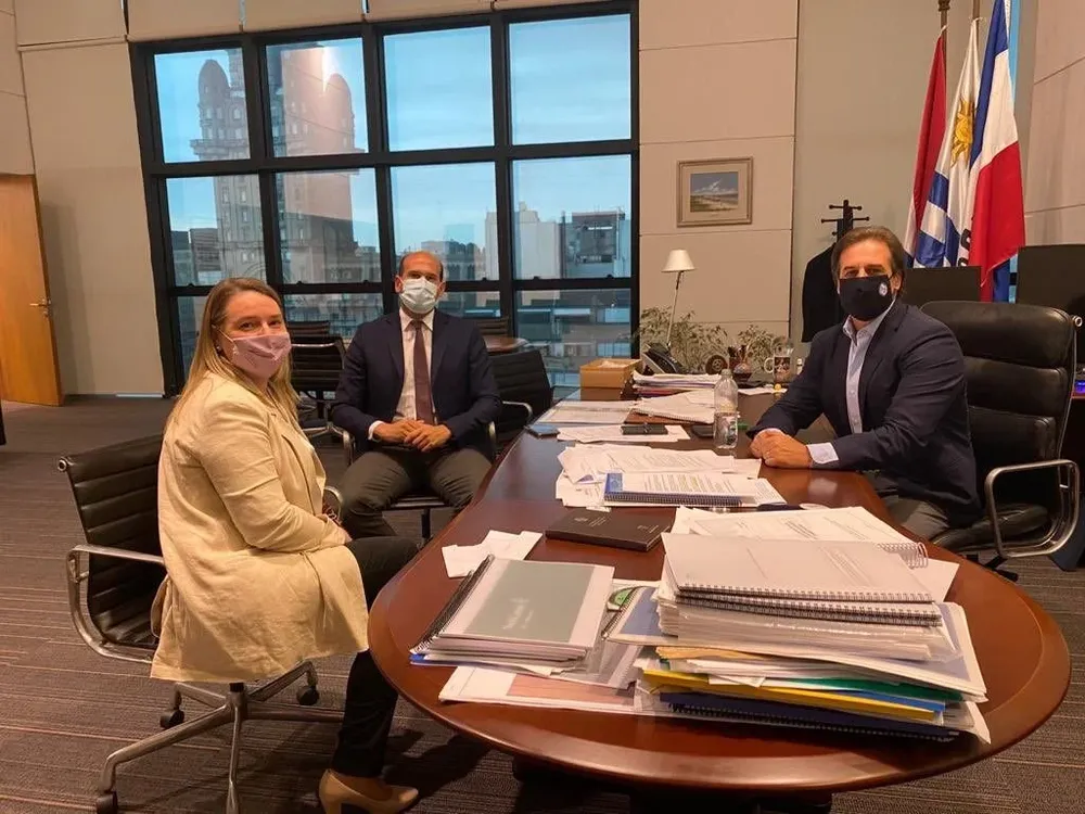 Luis Lacalle Pou reunido con Martín Lema y Andrea Brugman, nuevos ministro y subsecretaria del Mides