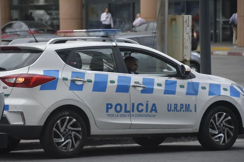 Los funcionarios se negaron a darles dinero a los desconocidos