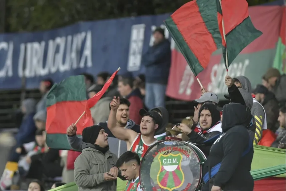 Hinchas de Deportivo Maldonado