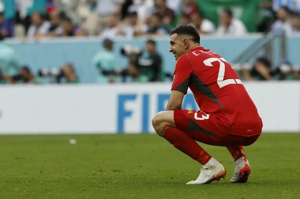 Dibu Martínez lamenta los goles