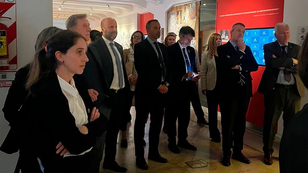 Magistrados, funcionaros y empleados judiciales en el Museo del Holocausto