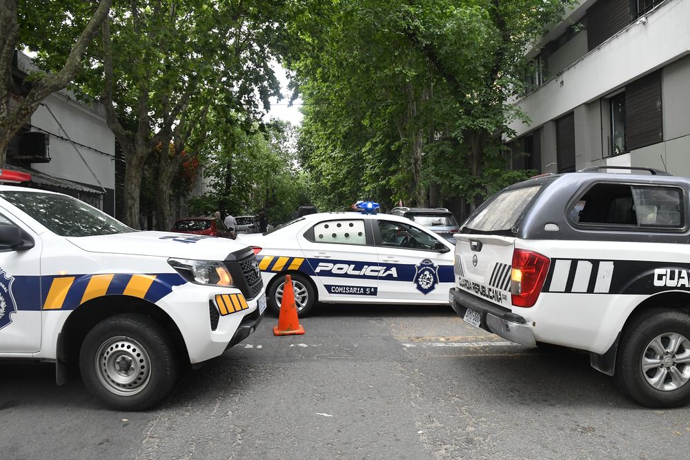 Patrulleros de Policía y la Guardia Republicana. (Archivo)